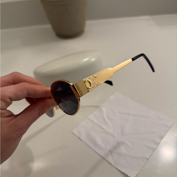 Céline Oval Sunglasses with Case - Picture 2 of 7